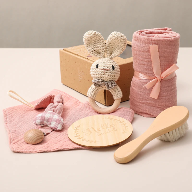 Hagamos el juego de regalos para bebés: elementos esenciales reflexivos en una caja adorable