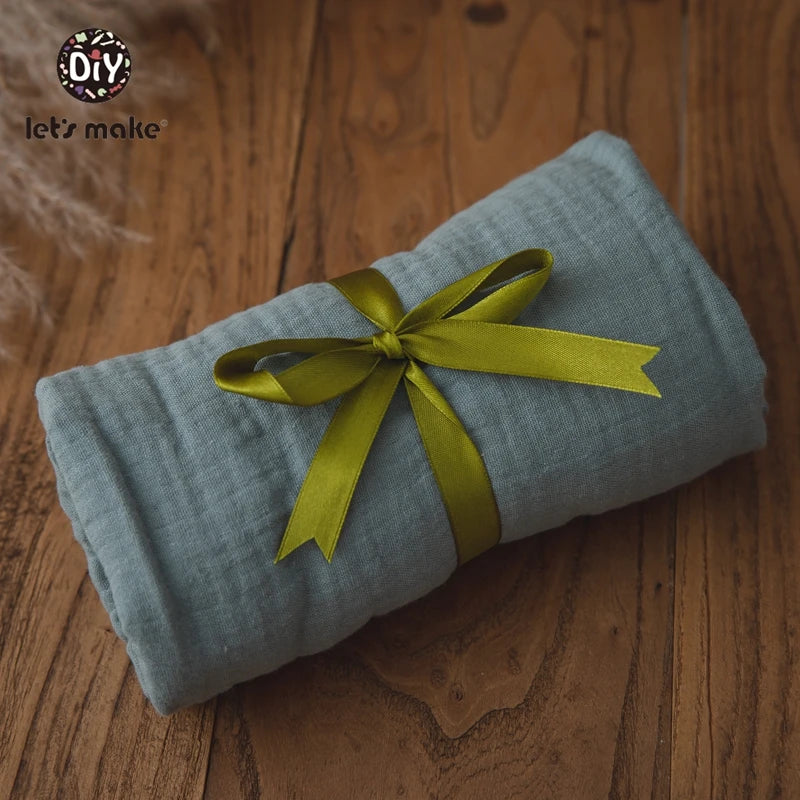 Hagamos el juego de regalos para bebés: elementos esenciales reflexivos en una caja adorable