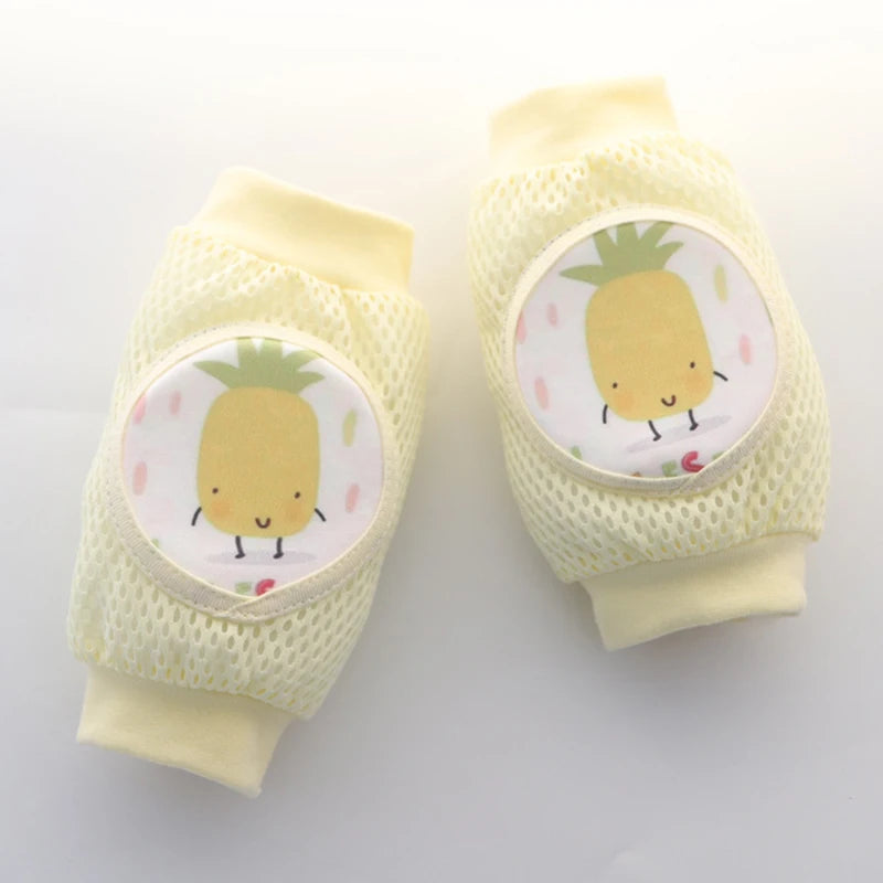 Niños que arrastran las rodillas y las almohadillas del codo
