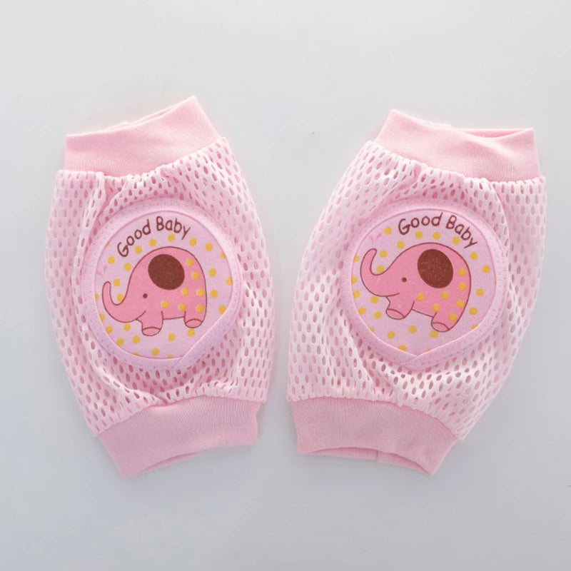 Niños que arrastran las rodillas y las almohadillas del codo