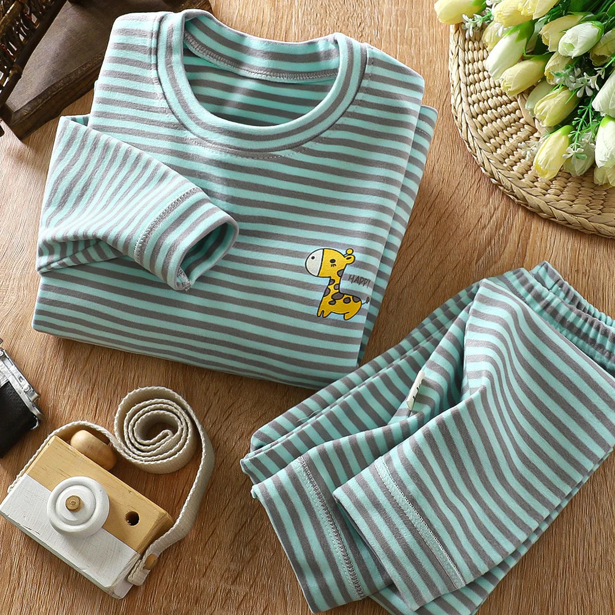 Set di pigiama a strisce di comfort