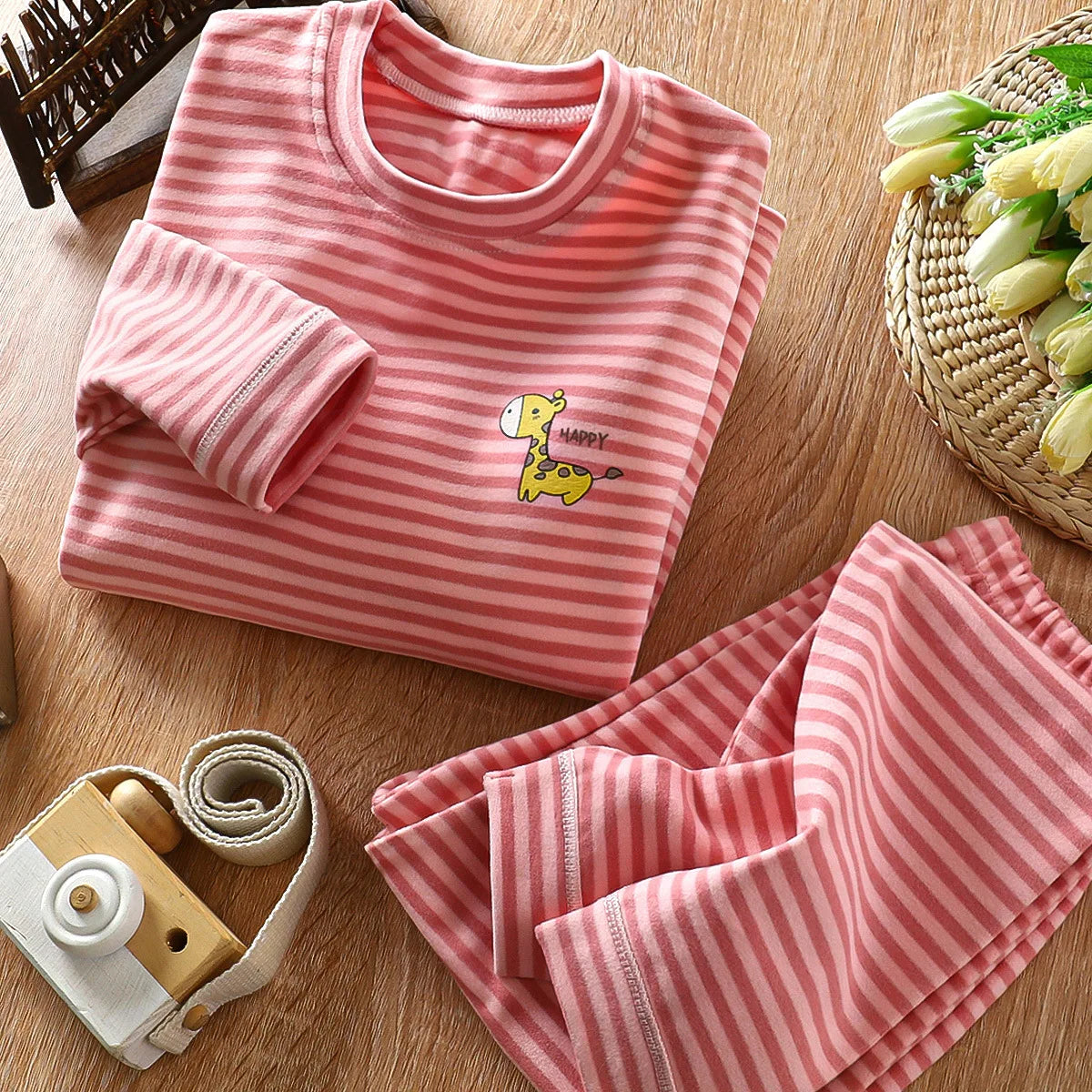 Set di pigiama a strisce di comfort