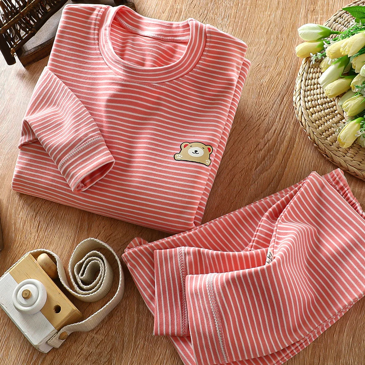 Set di pigiama a strisce di comfort