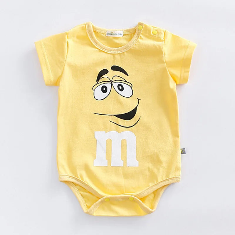 Outfit per bambini colorato di M & M