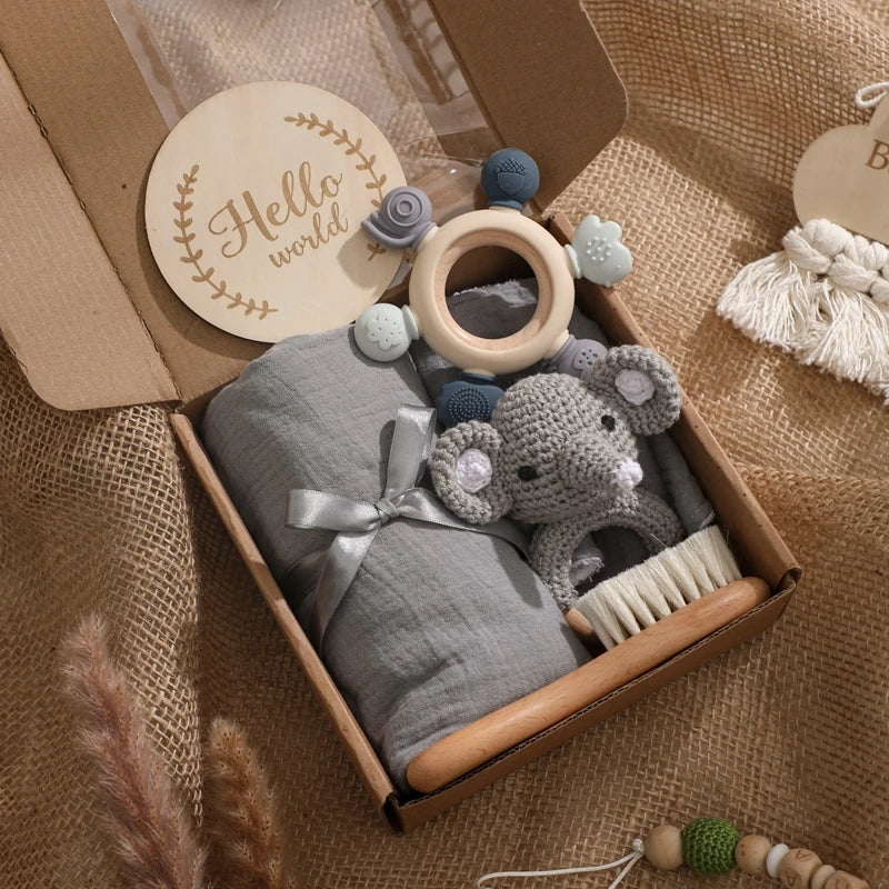 Hagamos el juego de regalos para bebés: elementos esenciales reflexivos en una caja adorable