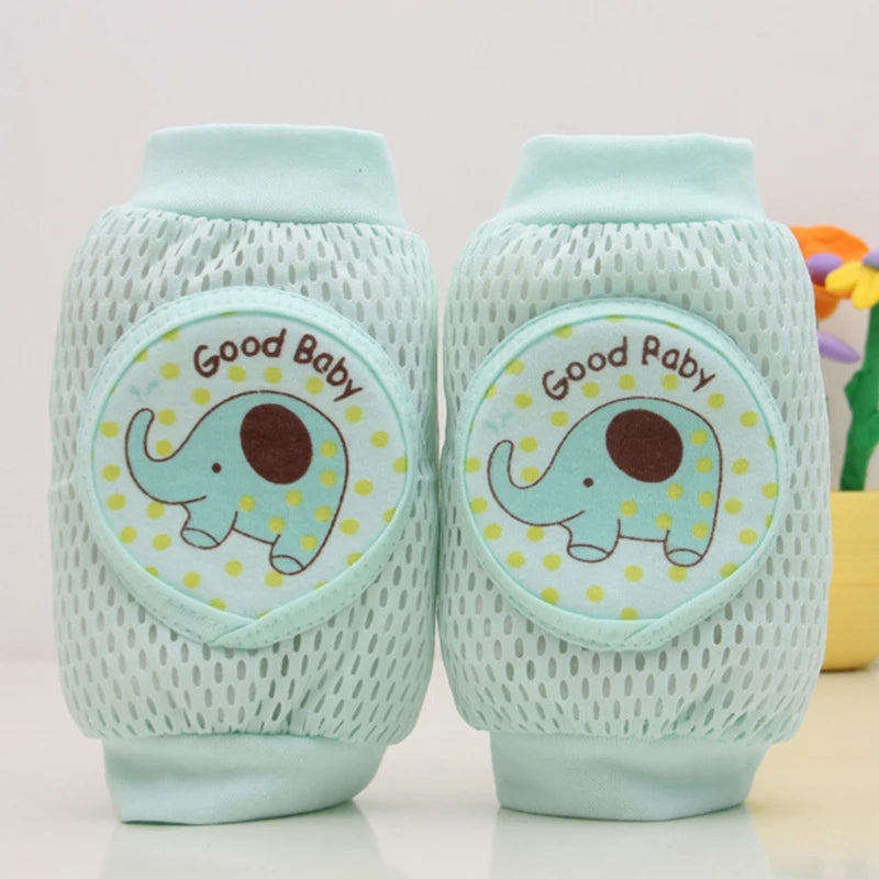 Niños que arrastran las rodillas y las almohadillas del codo