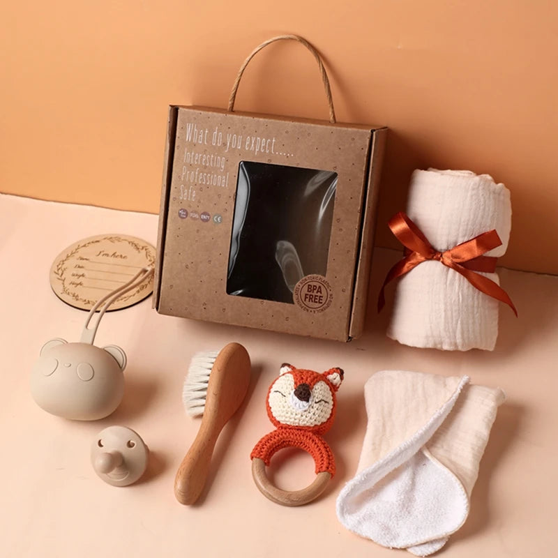 Hagamos el juego de regalos para bebés: elementos esenciales reflexivos en una caja adorable