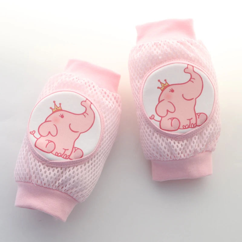 Niños que arrastran las rodillas y las almohadillas del codo
