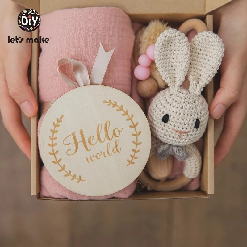 Hagamos el juego de regalos para bebés: elementos esenciales reflexivos en una caja adorable
