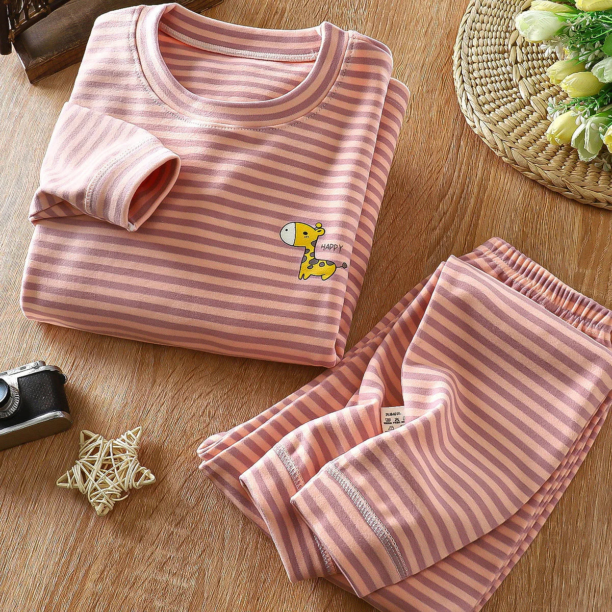 Set di pigiama a strisce di comfort