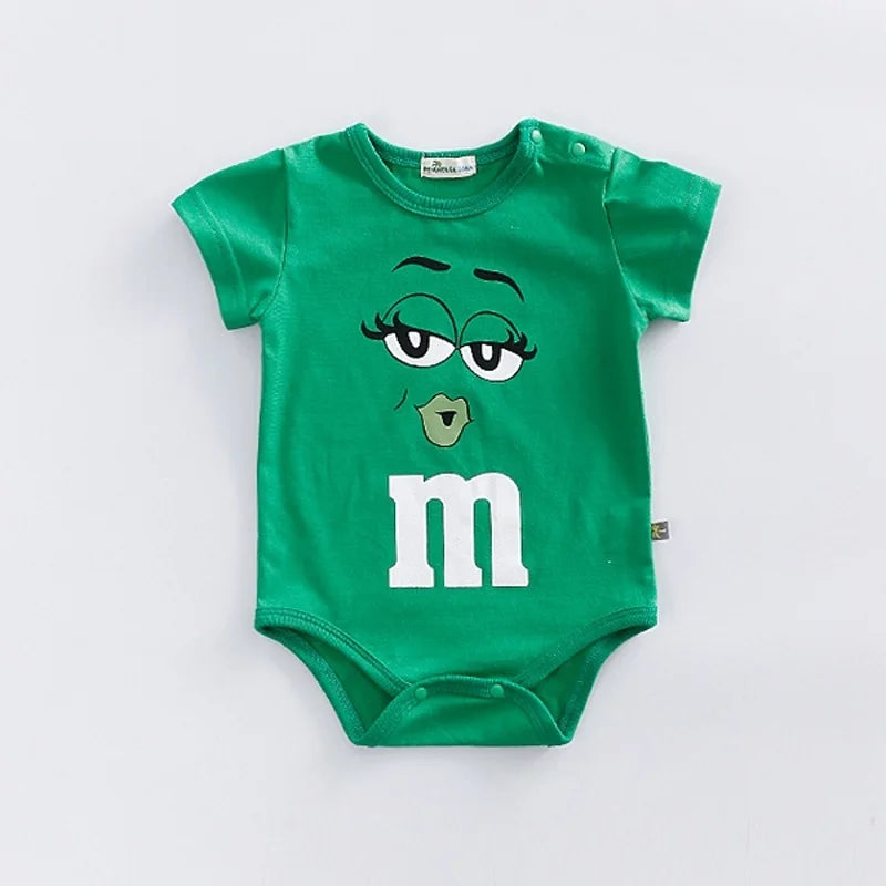 Outfit per bambini colorato di M & M