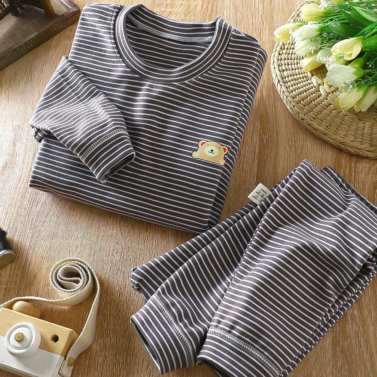 Set di pigiama a strisce di comfort