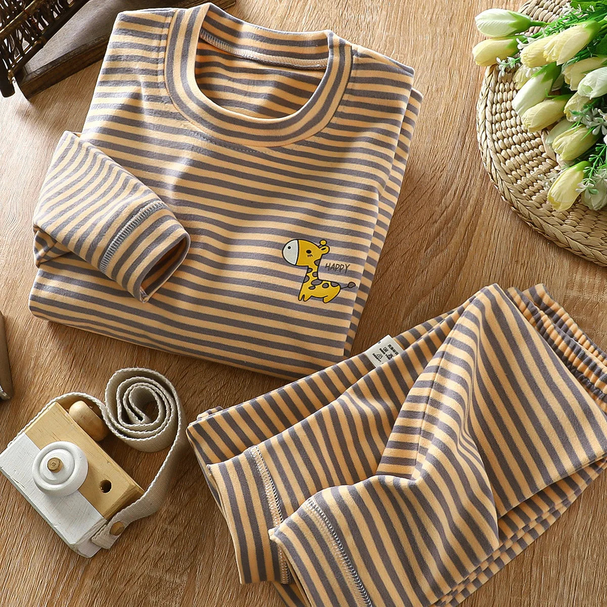 Set di pigiama a strisce di comfort