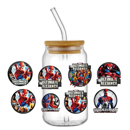 Jares de vidrio con temática de Spider-Man con pajitas