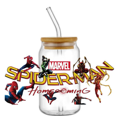 Jares de vidrio con temática de Spider-Man con pajitas