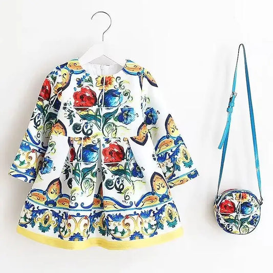 Abito floreale barocco con mini borsa abbinata