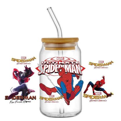 Jares de vidrio con temática de Spider-Man con pajitas