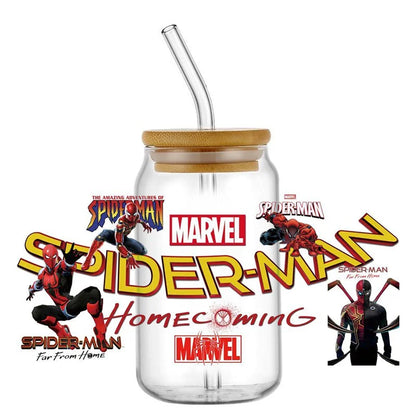 Jares de vidrio con temática de Spider-Man con pajitas