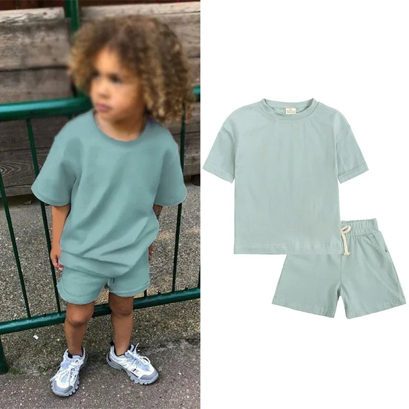 T-shirt casual e pantaloncini per bambini