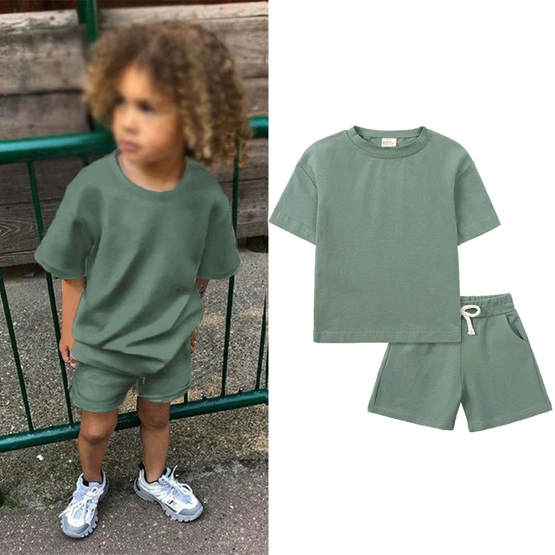 T-shirt casual e pantaloncini per bambini