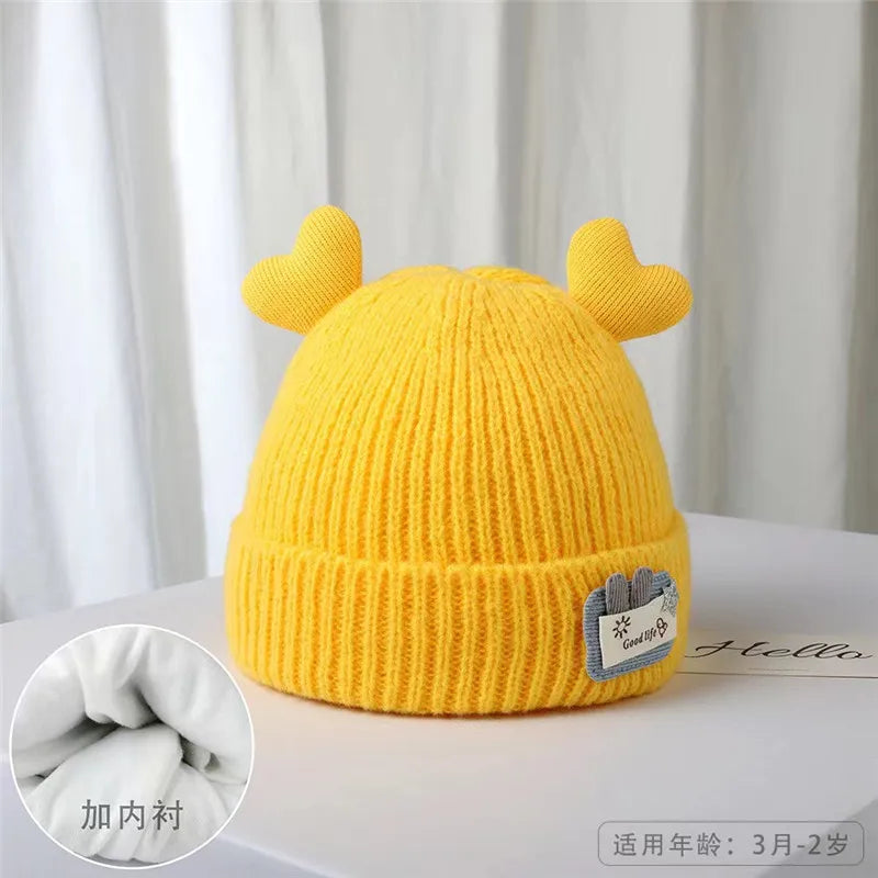 Cappello da bambino a maglia morbida con corna di peluche