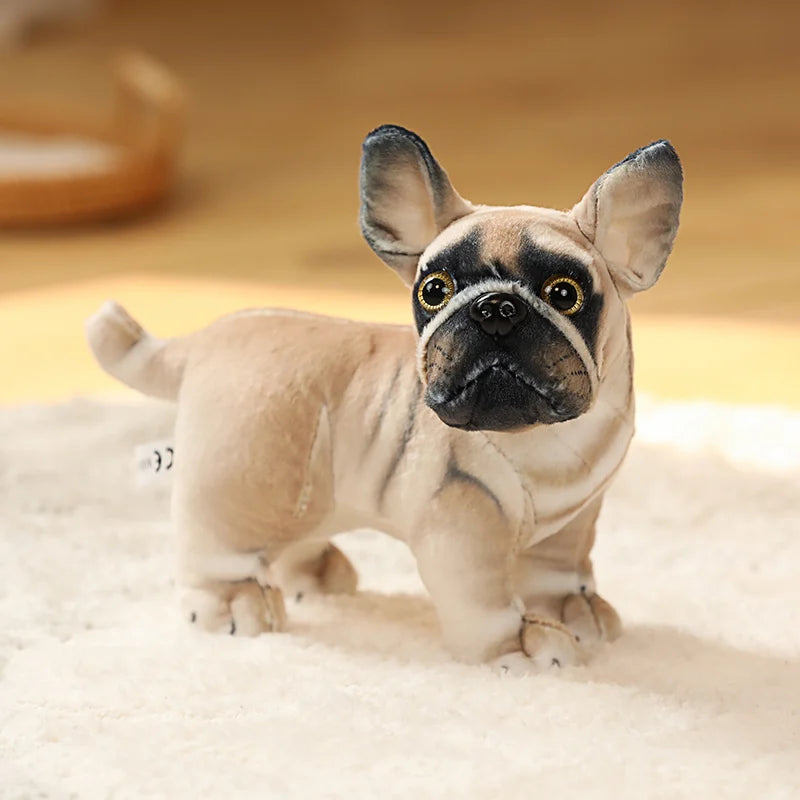Giocattolo di peluche di carlino realistico