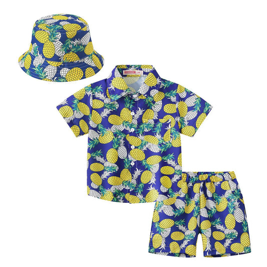 Camicia e pantaloncini dell'isola tropicale con cappello