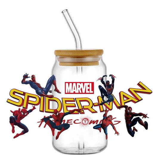 Jares de vidrio con temática de Spider-Man con pajitas