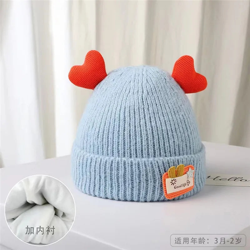 Cappello da bambino a maglia morbida con corna di peluche