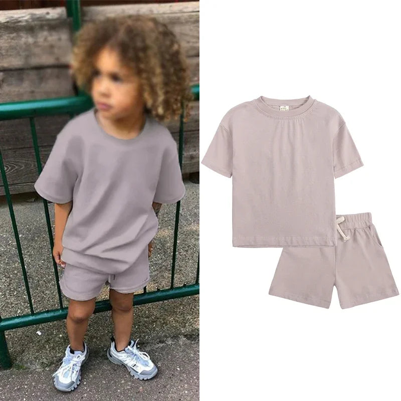 T-shirt casual e pantaloncini per bambini