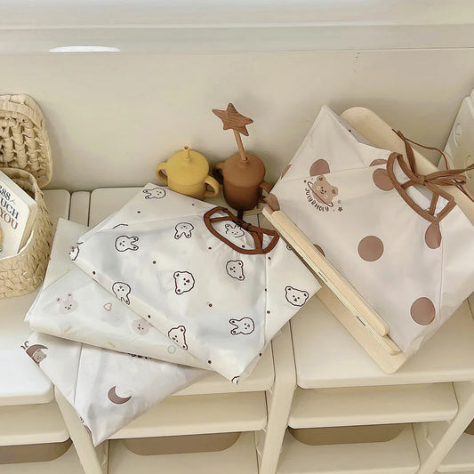 Bib con le maniche da nutrire per bambini a copertura piena 