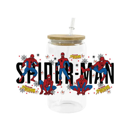 Jares de vidrio con temática de Spider-Man con pajitas