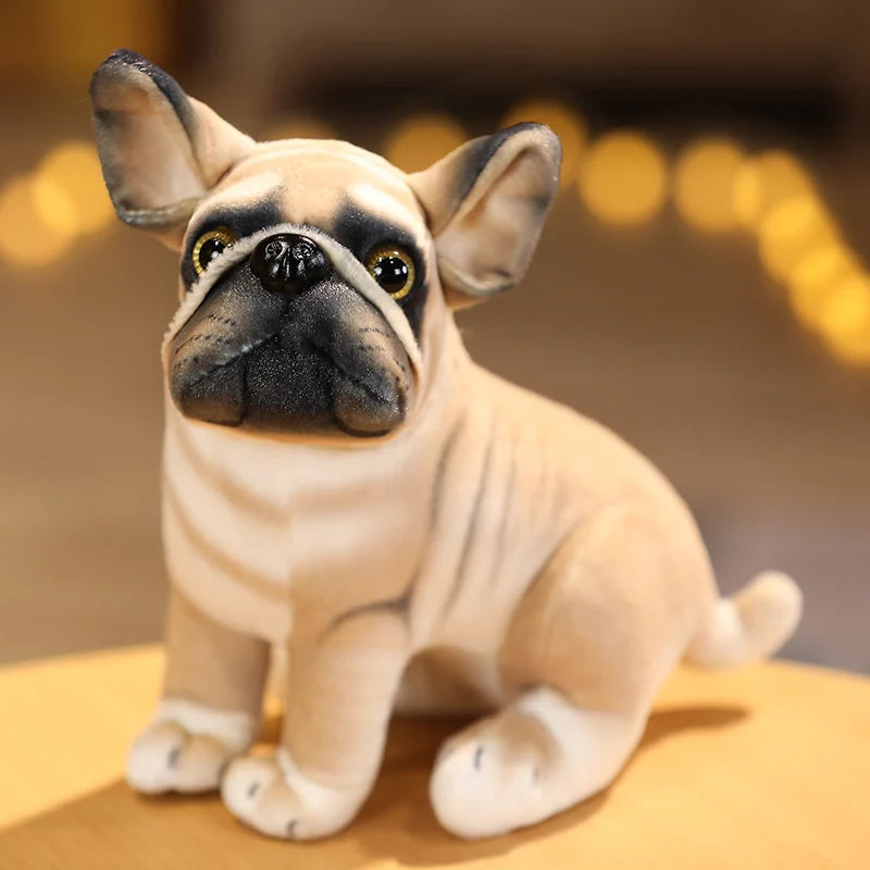 Giocattolo di peluche di carlino realistico