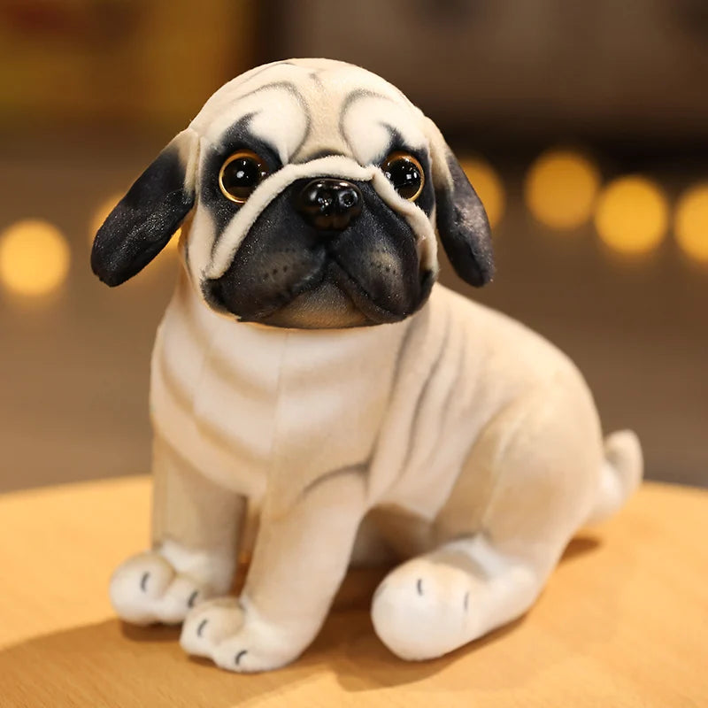 Giocattolo di peluche di carlino realistico
