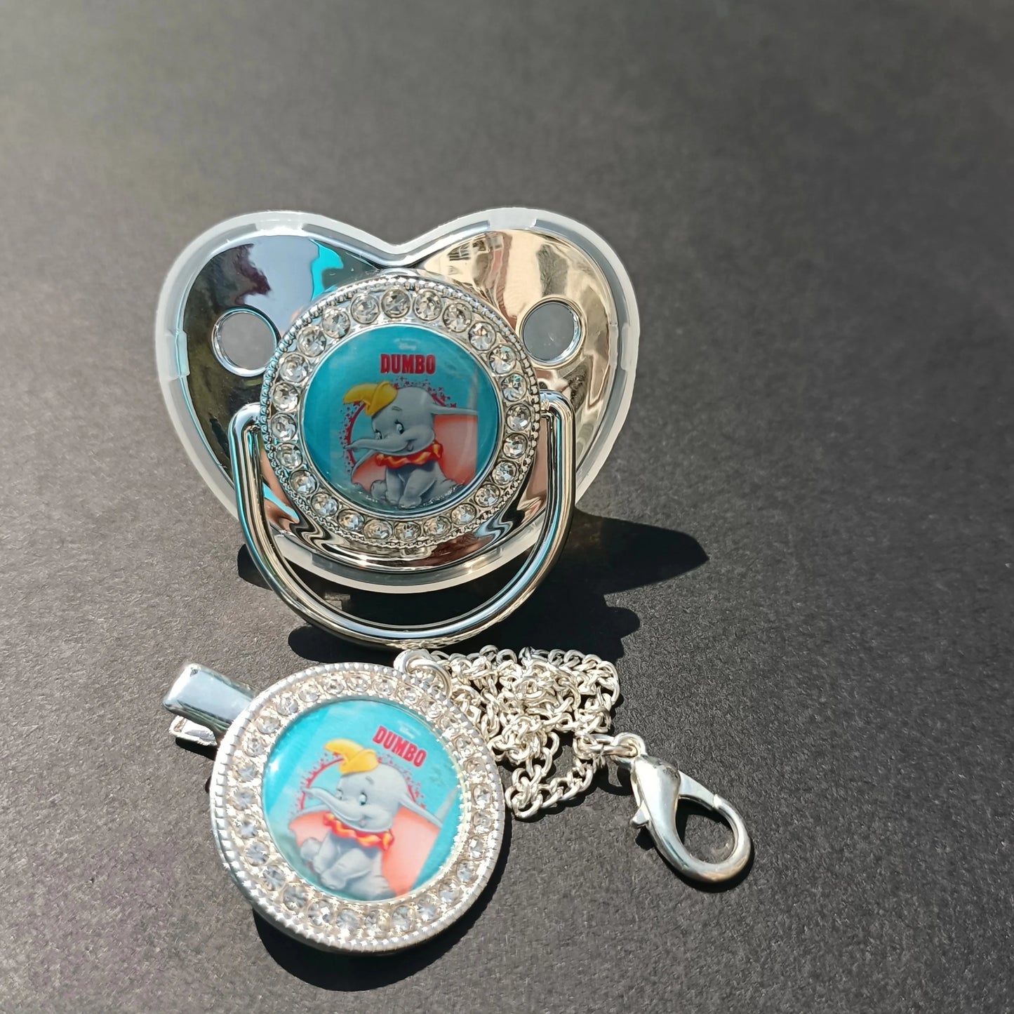 Dumbo Rhinestone Pacificier et chaîne