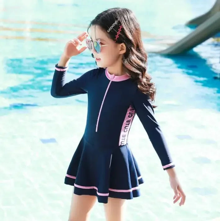 Elegante vestito da bagno a gironi vortici