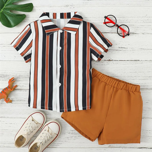 Camisa a rayas y shorts de óxido
