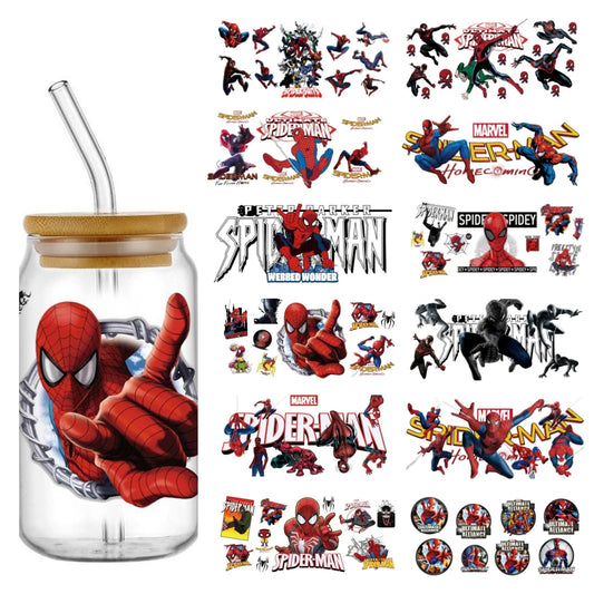 Jares de vidrio con temática de Spider-Man con pajitas