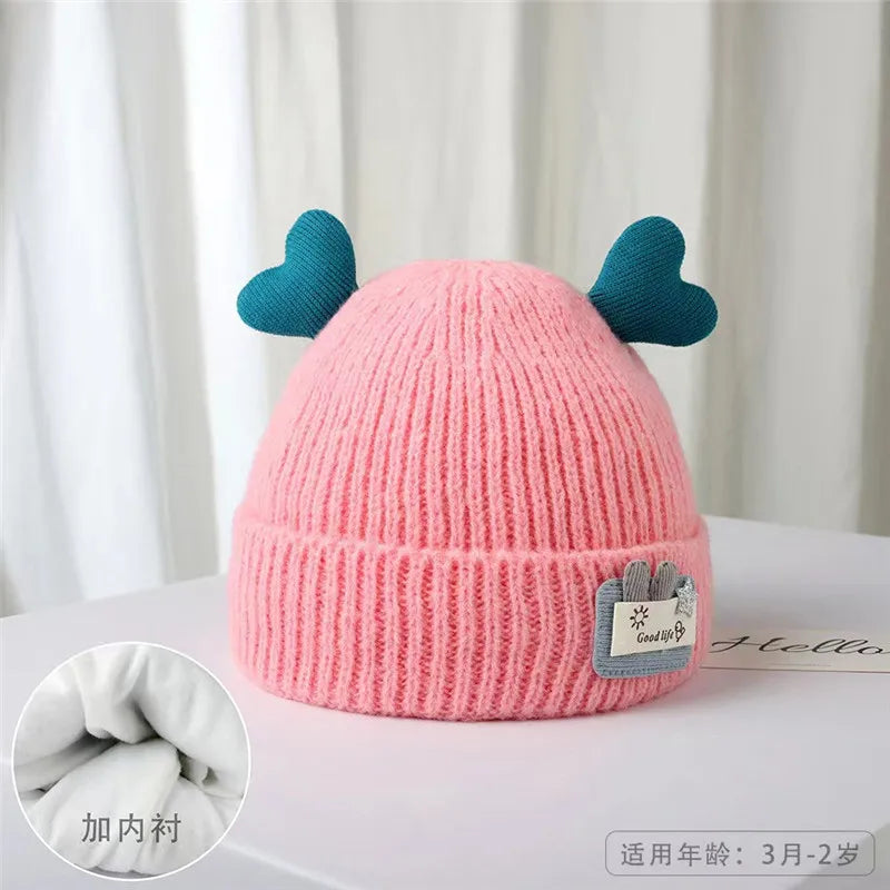 Cappello da bambino a maglia morbida con corna di peluche
