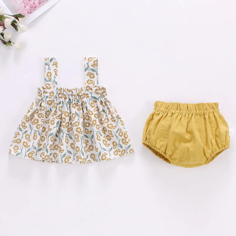 Set de fruta de verano y vestimenta floral 
