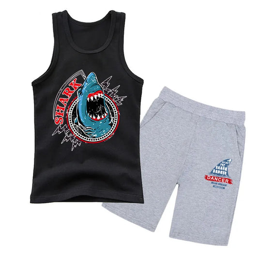 Caminar sin mangas de tiburones y pantalones cortos