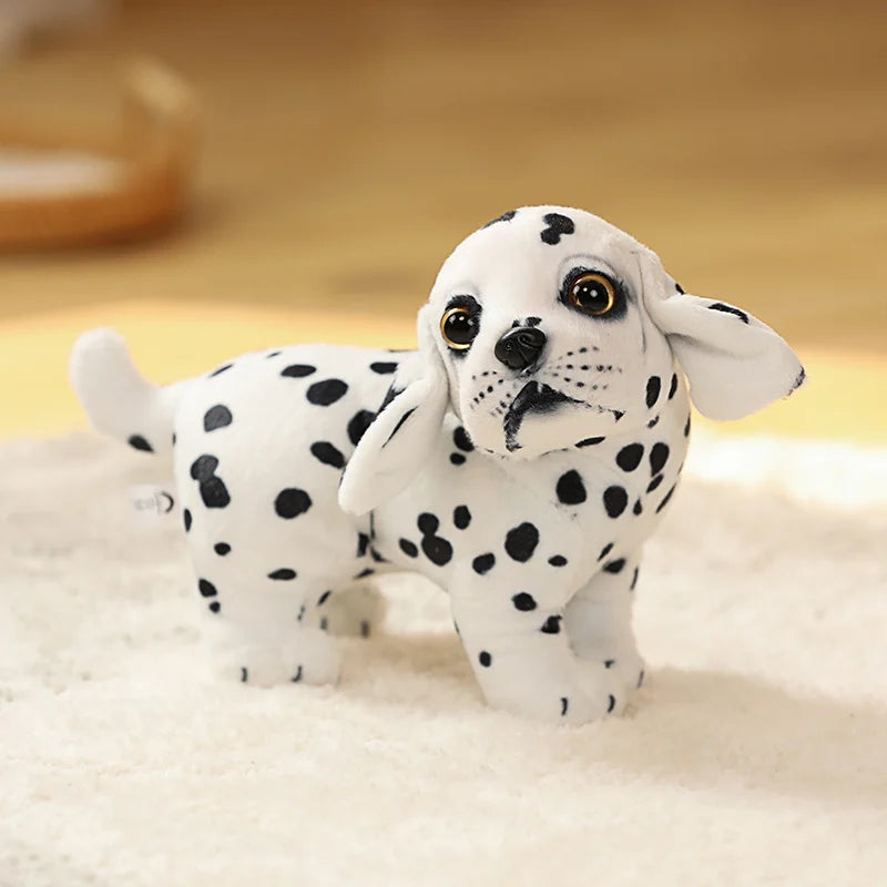 Giocattolo di peluche di carlino realistico